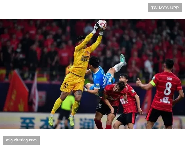 河南队连追两球2-2逼平上海海港，补时绝平